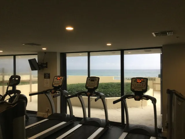 $3,800 | 5280 North Ocean Drive, Unit 5A, Singer Island, FL 33404