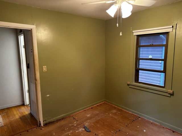 27678 West Stonegate Drive Spring Grove, IL 60081 - Photo 11 of 20 an empty room with a mirror