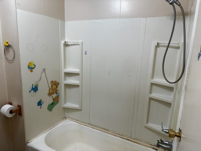 27678 West Stonegate Drive Spring Grove, IL 60081 - Photo 13 of 20 a bathroom with a tub and shower