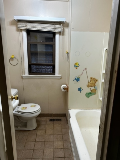 27678 West Stonegate Drive Spring Grove, IL 60081 - Photo 14 of 20 a bathroom with a toilet and a bathtub