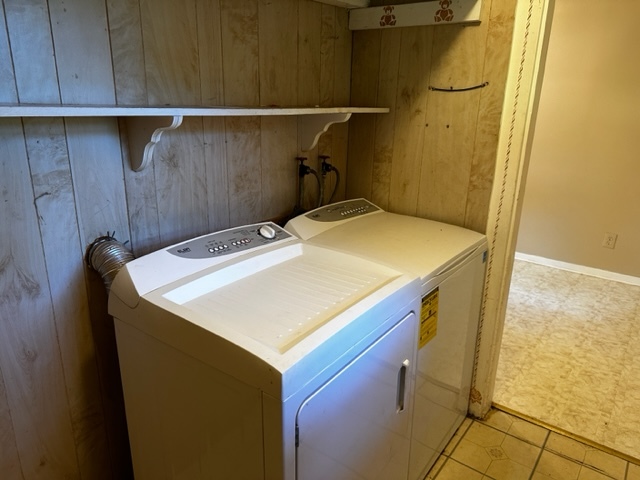 27678 West Stonegate Drive Spring Grove, IL 60081 - Photo 16 of 20 a utility room with dryer and washer