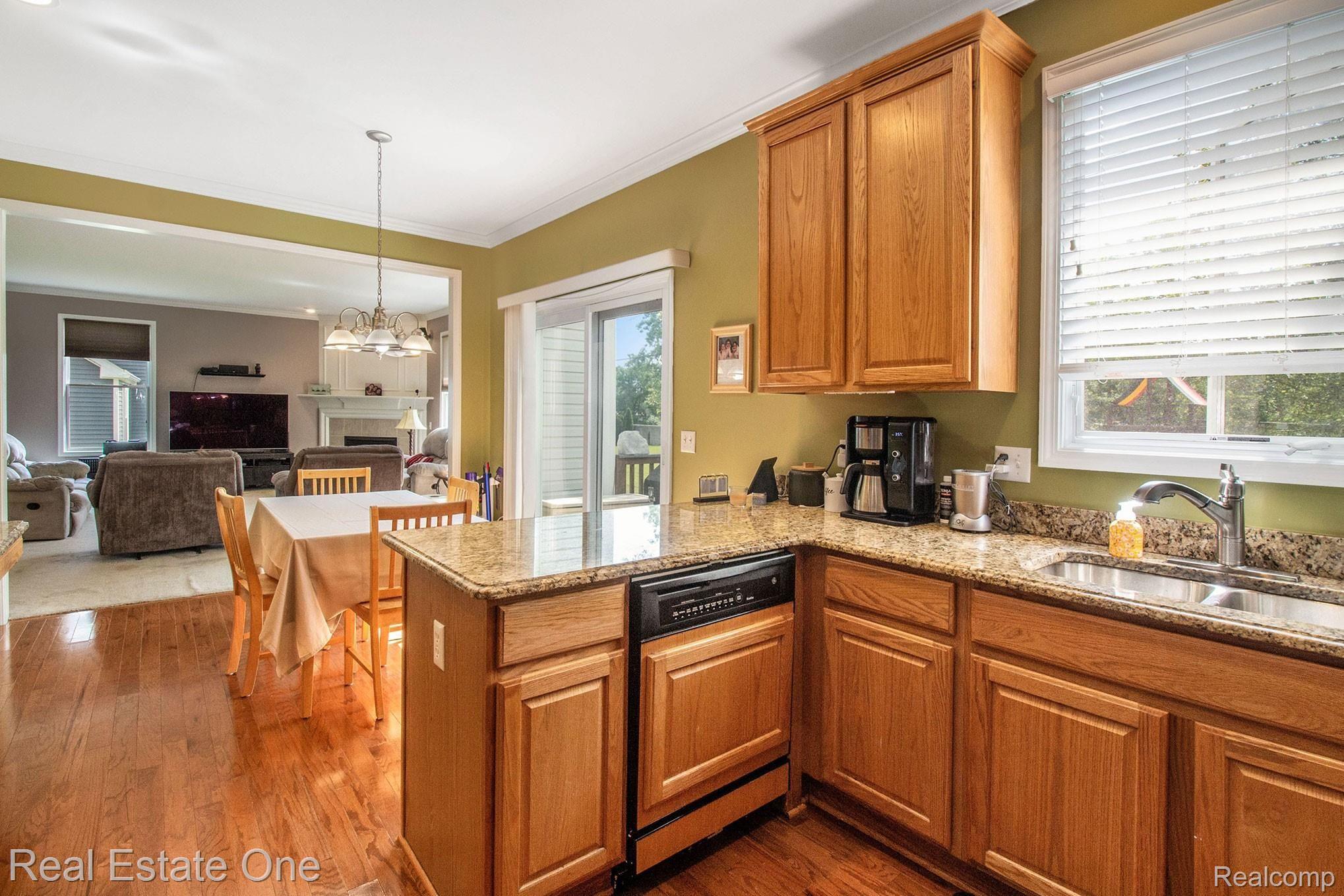 20877 Gill Road Farmington, MI 48335 - Photo 16 of 32 IMG_7594.jpg