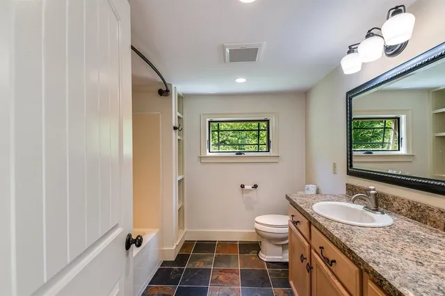 $2,650 | 1005 Lake Avenue, Sunapee, NH 03751