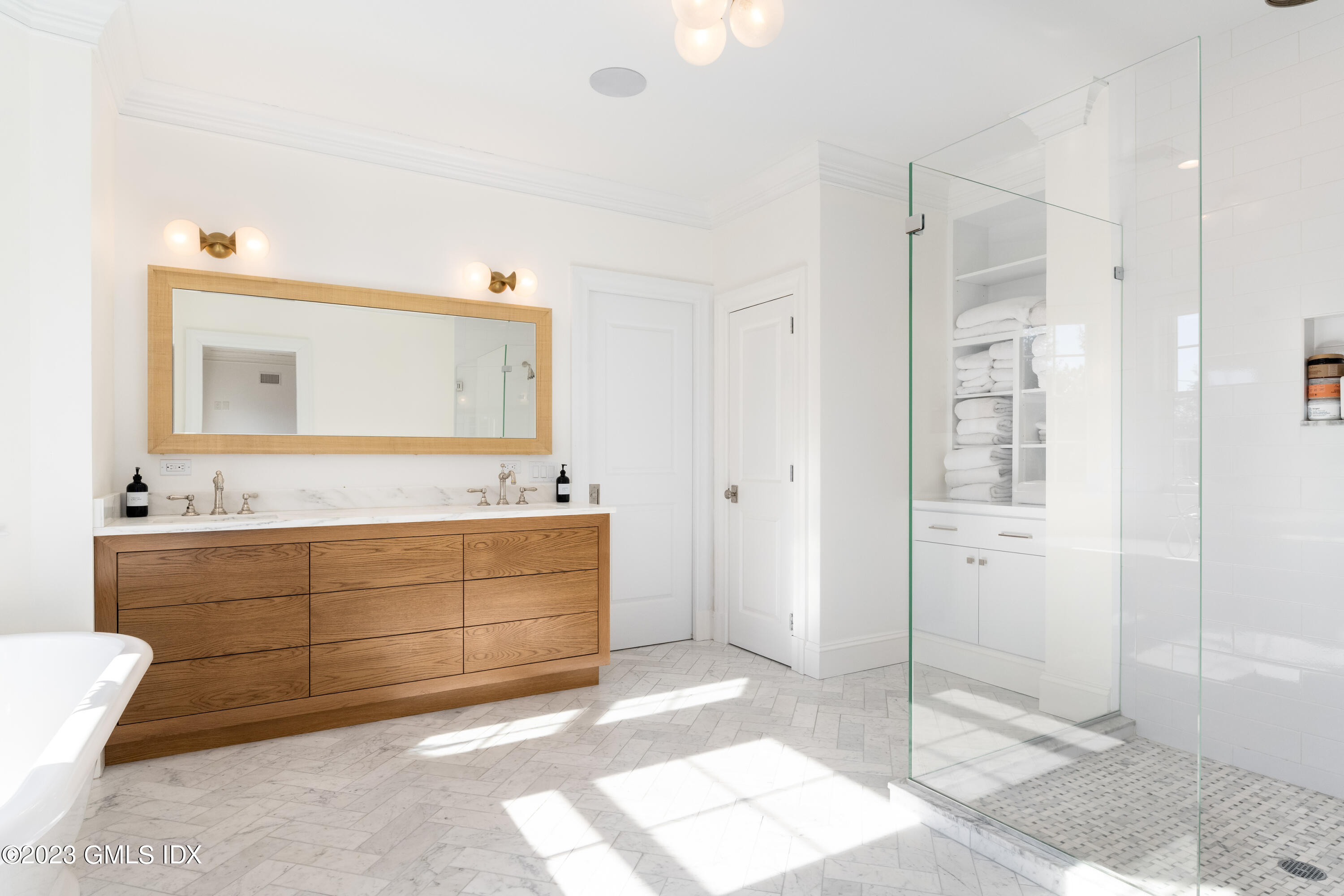 154 Byram Shore Road Greenwich, CT 06830 - Photo 13 of 34 Primary Bath