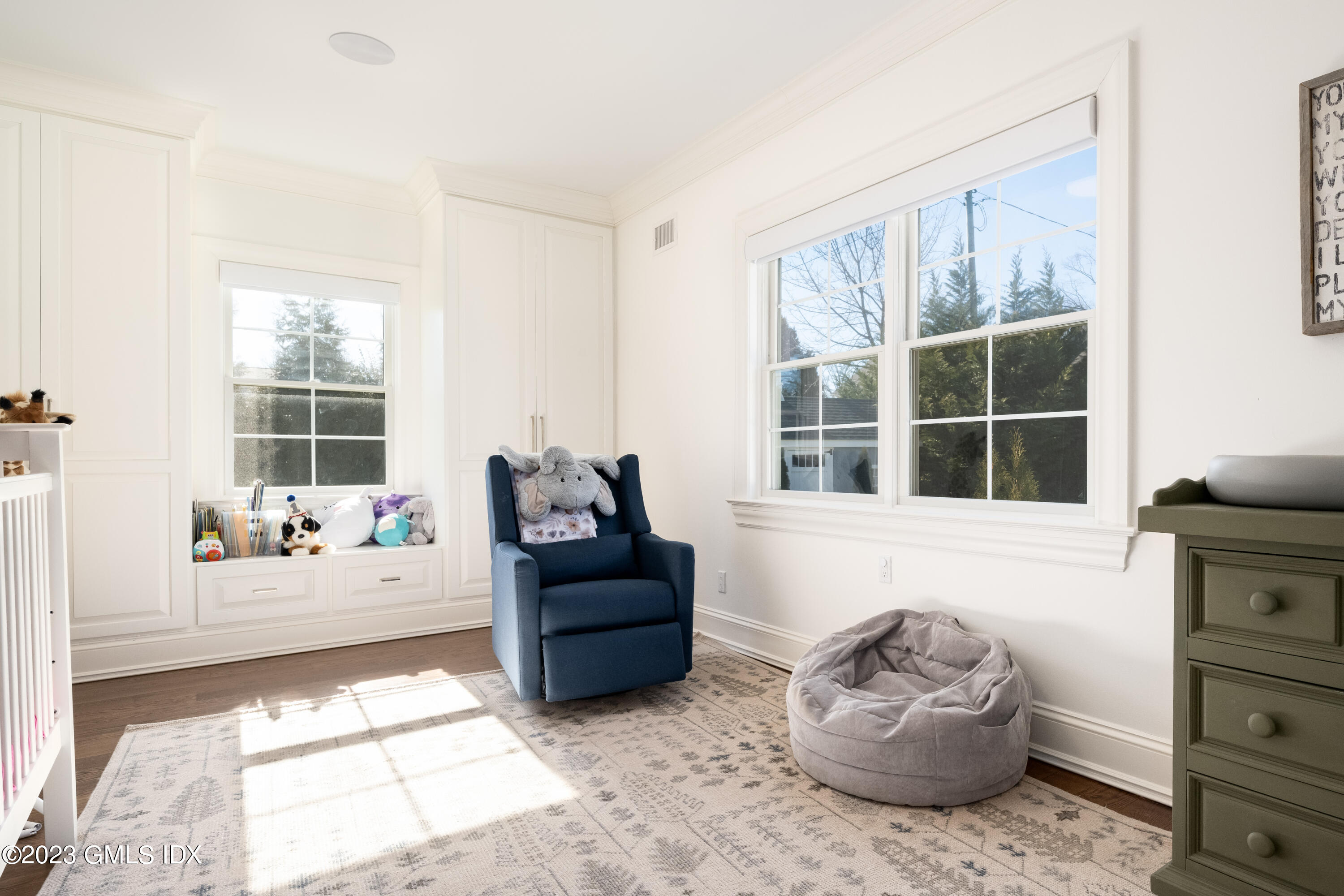 154 Byram Shore Road Greenwich, CT 06830 - Photo 15 of 34 1st Floor EnSuite Bedroom