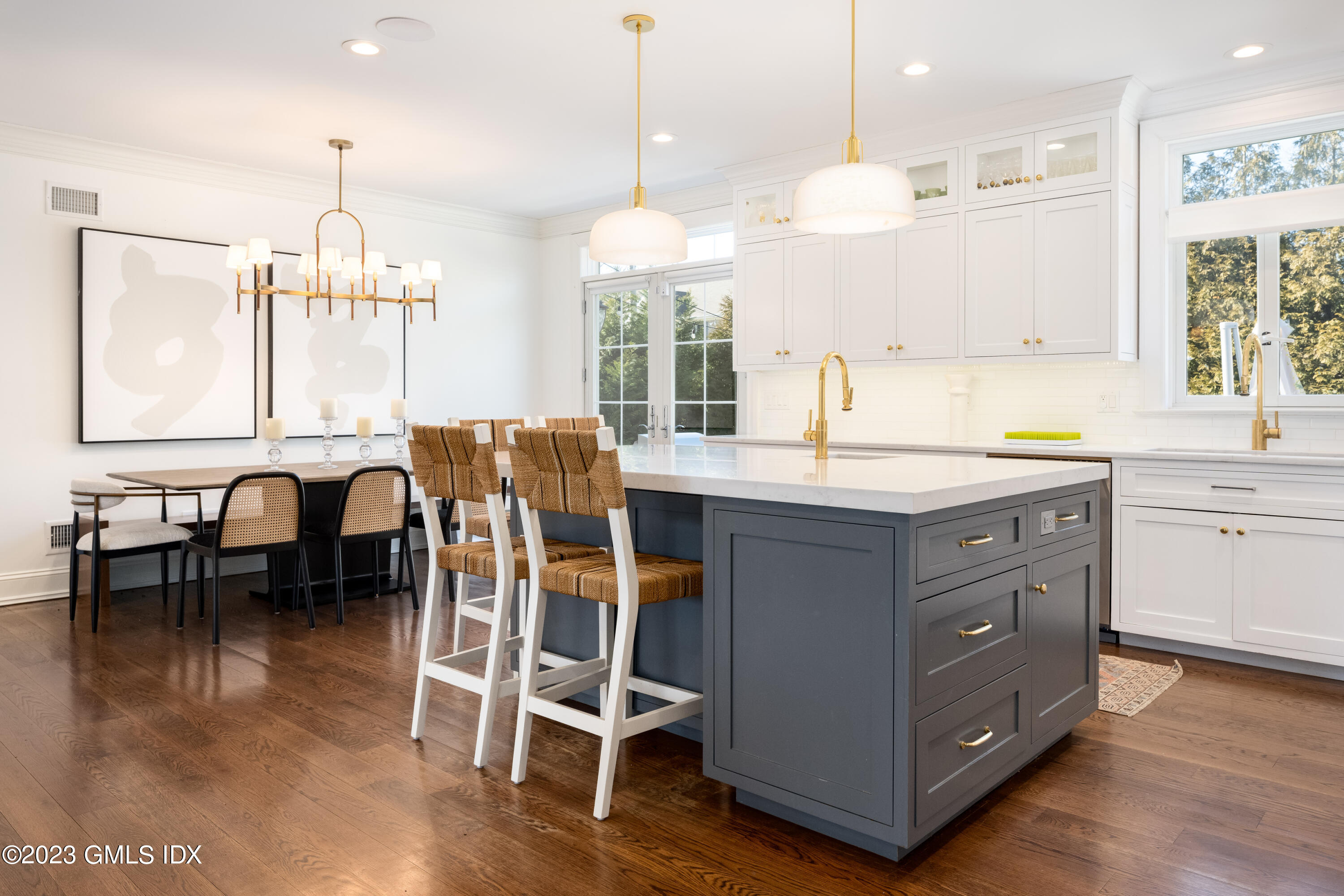 154 Byram Shore Road Greenwich, CT 06830 - Photo 8 of 34 Gourmet Kitchen with Dining Area