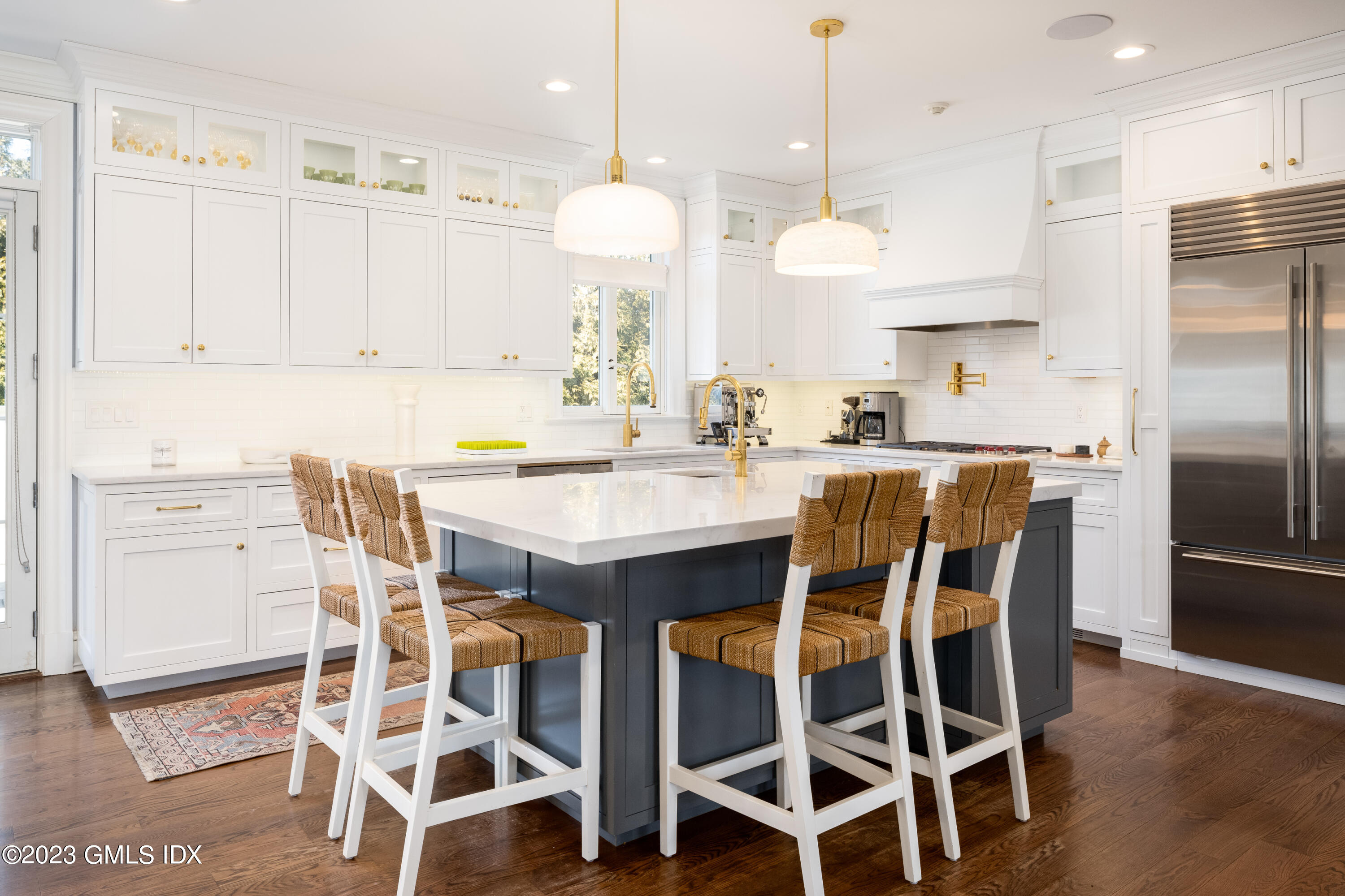 154 Byram Shore Road Greenwich, CT 06830 - Photo 9 of 34 Kitchen Island