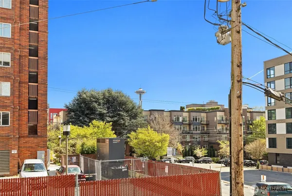 $499,000 | 530 4th Avenue West, Unit 107, Seattle, WA 98119