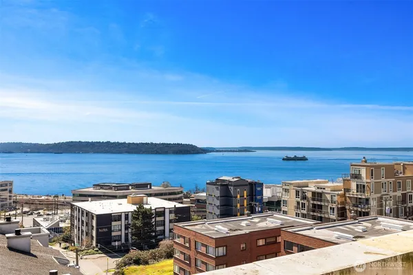$499,000 | 530 4th Avenue West, Unit 107, Seattle, WA 98119