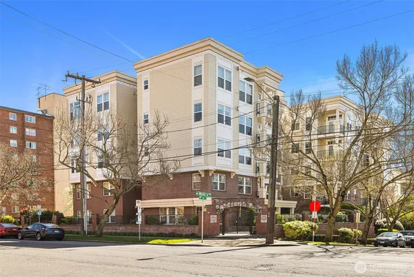 $499,000 | 530 4th Avenue West, Unit 107, Seattle, WA 98119