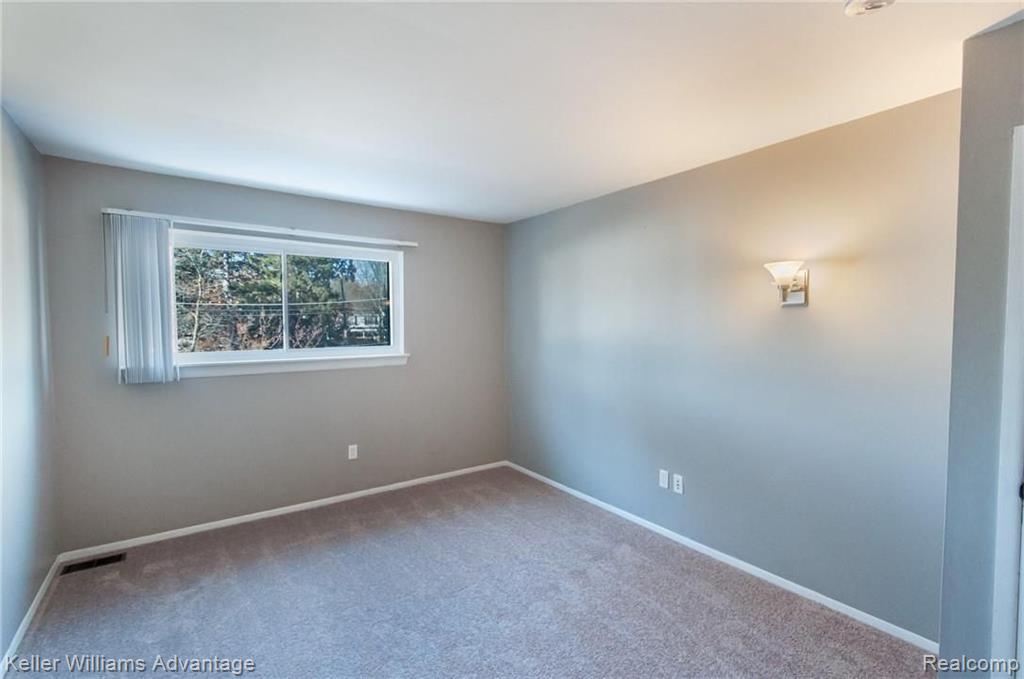 106 Stratford Lane Rochester Hills, MI 48309 - Photo 14 of 34