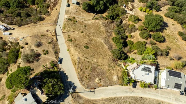 a view of a backyard of the house