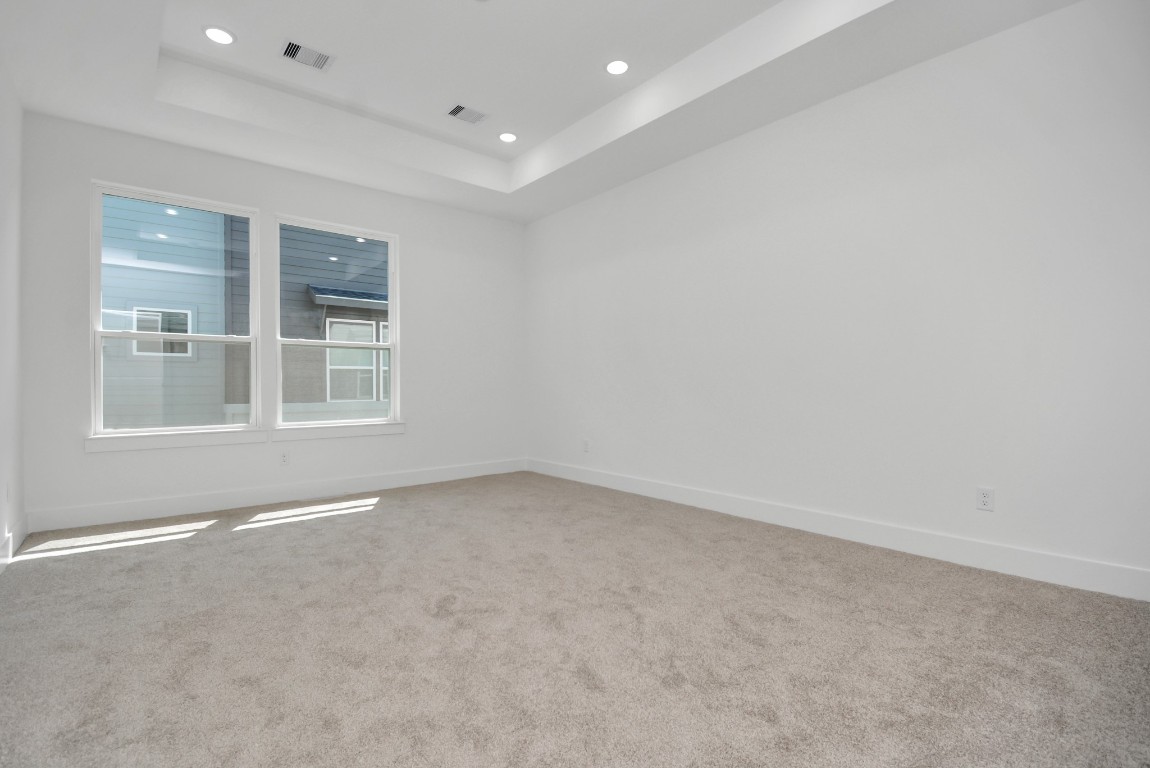 3036 Live Oak Street Houston, TX 77004 - Photo 21 of 35 an empty room with a window