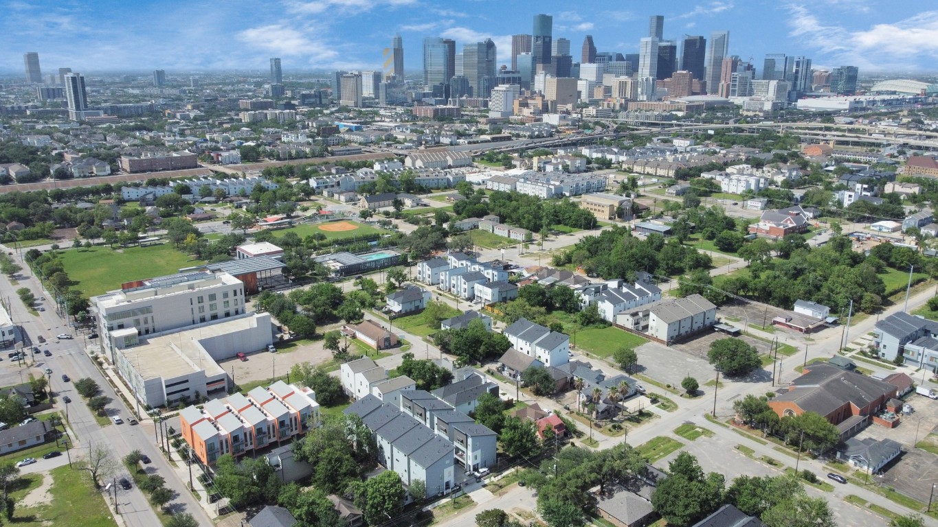 3036 Live Oak Street Houston, TX 77004 - Photo 35 of 35 an aerial view of a city with lots of residential buildings