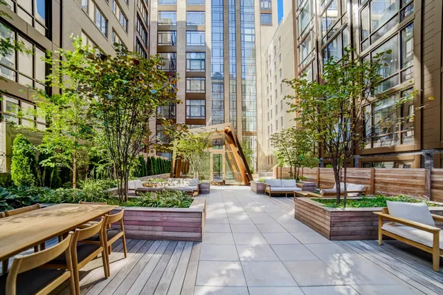 $3,195,000 | 215 East 19th Street, Unit 6F | Gramercy