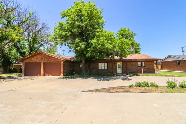 $166,000 | 1021 Northeast 1st Street, Earth, TX 79031