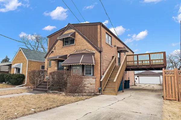 a front view of a house with garage