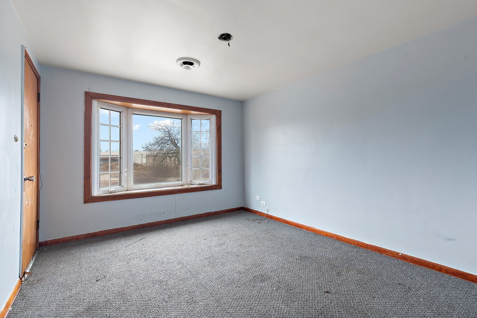 14627 South Short Street Posen, IL 60469 - Photo 12 of 31 an empty room with windows