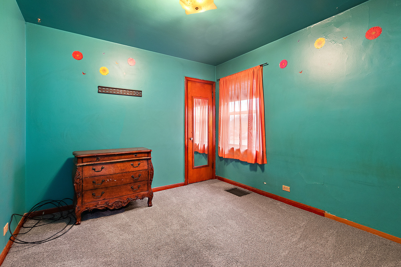 14627 South Short Street Posen, IL 60469 - Photo 5 of 31 a room with window and a projector screen