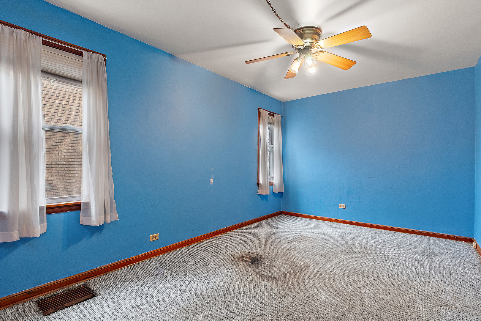 14627 South Short Street Posen, IL 60469 - Photo 7 of 31 an empty room with windows and fan