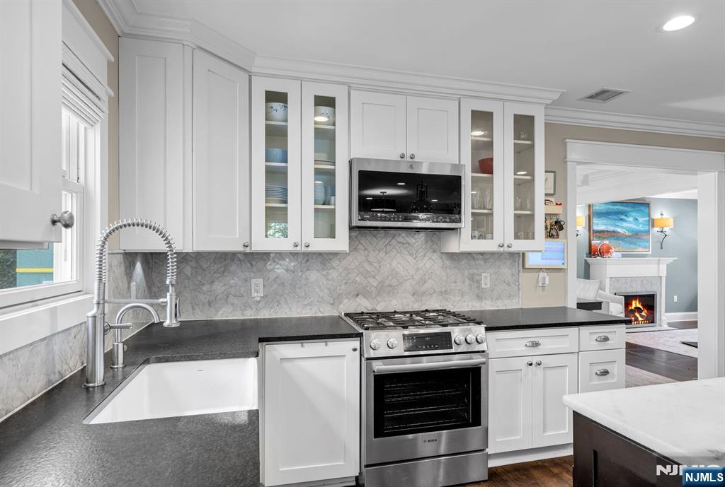 159 Hampton Place Ridgewood, NJ 07450 - Photo 24 of 50