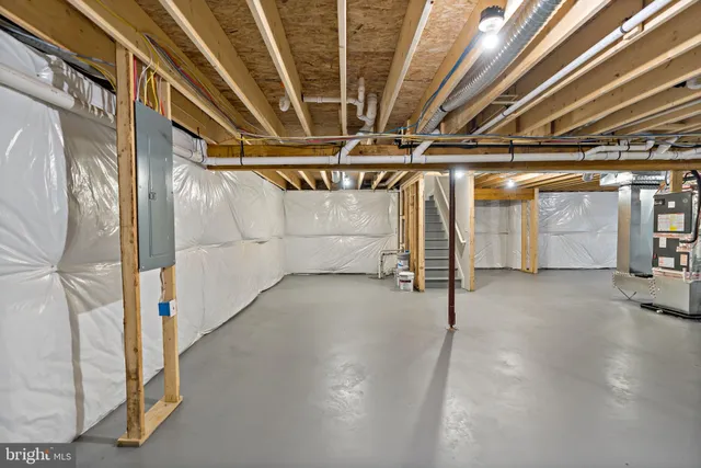 a view of entryway and hall