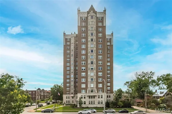 $499,000 | 625 South Skinker Boulevard, Unit 401, St. Louis, MO 63105