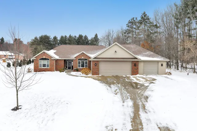 $825,000 | 3400 Wynding Ridge Way, Green Bay, WI 54313