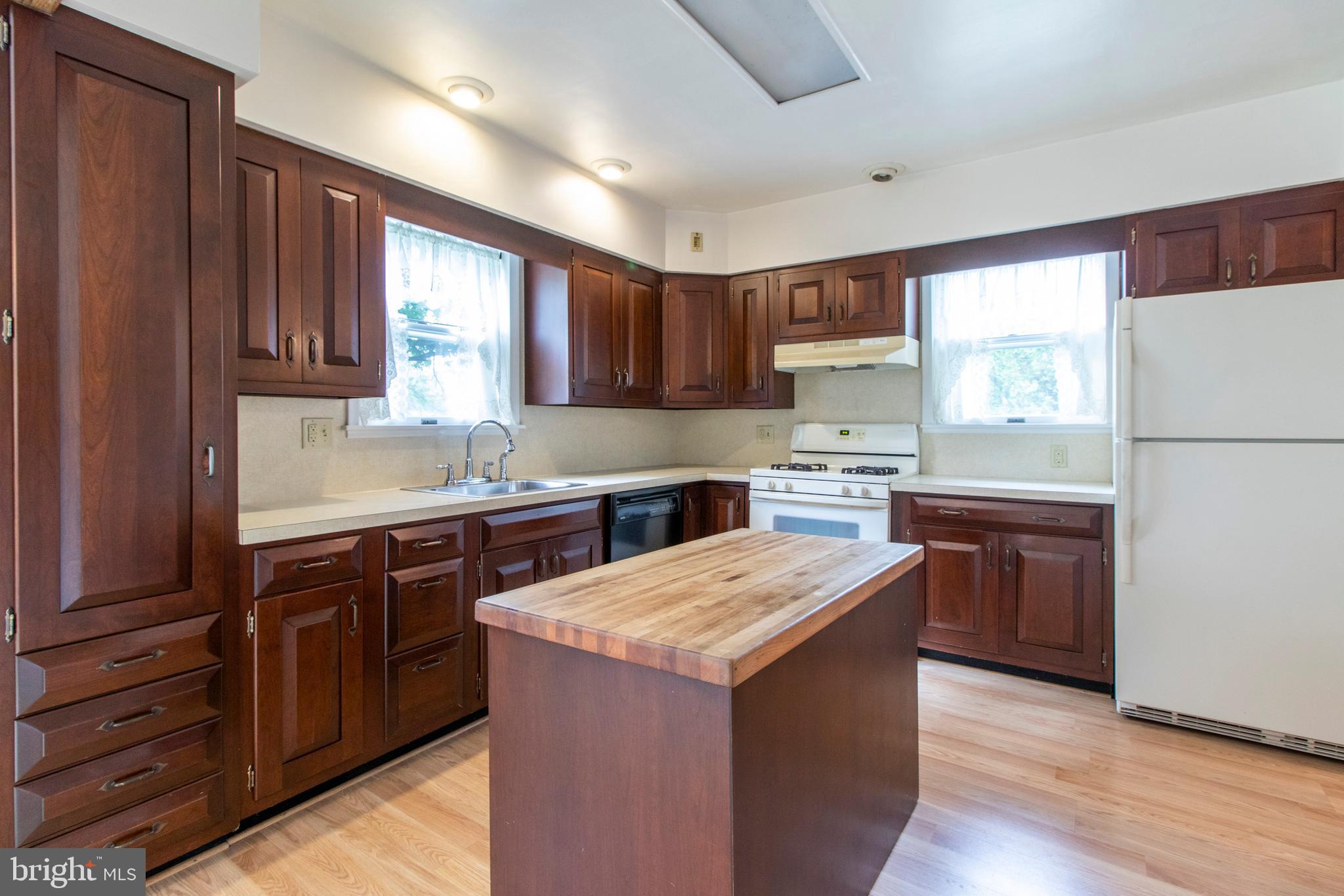 1334 Koffel Road Hatfield, PA 19440 - Photo 9 of 30 Kitchen