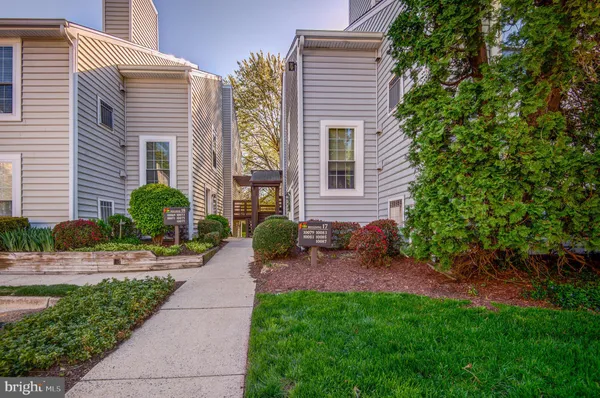 $455,000 | 10087 Oakton Terrace Road, Oakton, VA 22124
