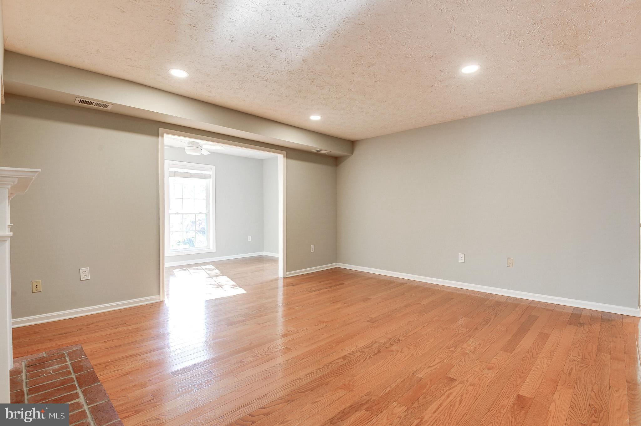 10087 Oakton Terrace Road Oakton, VA 22124 - Photo 11 of 37