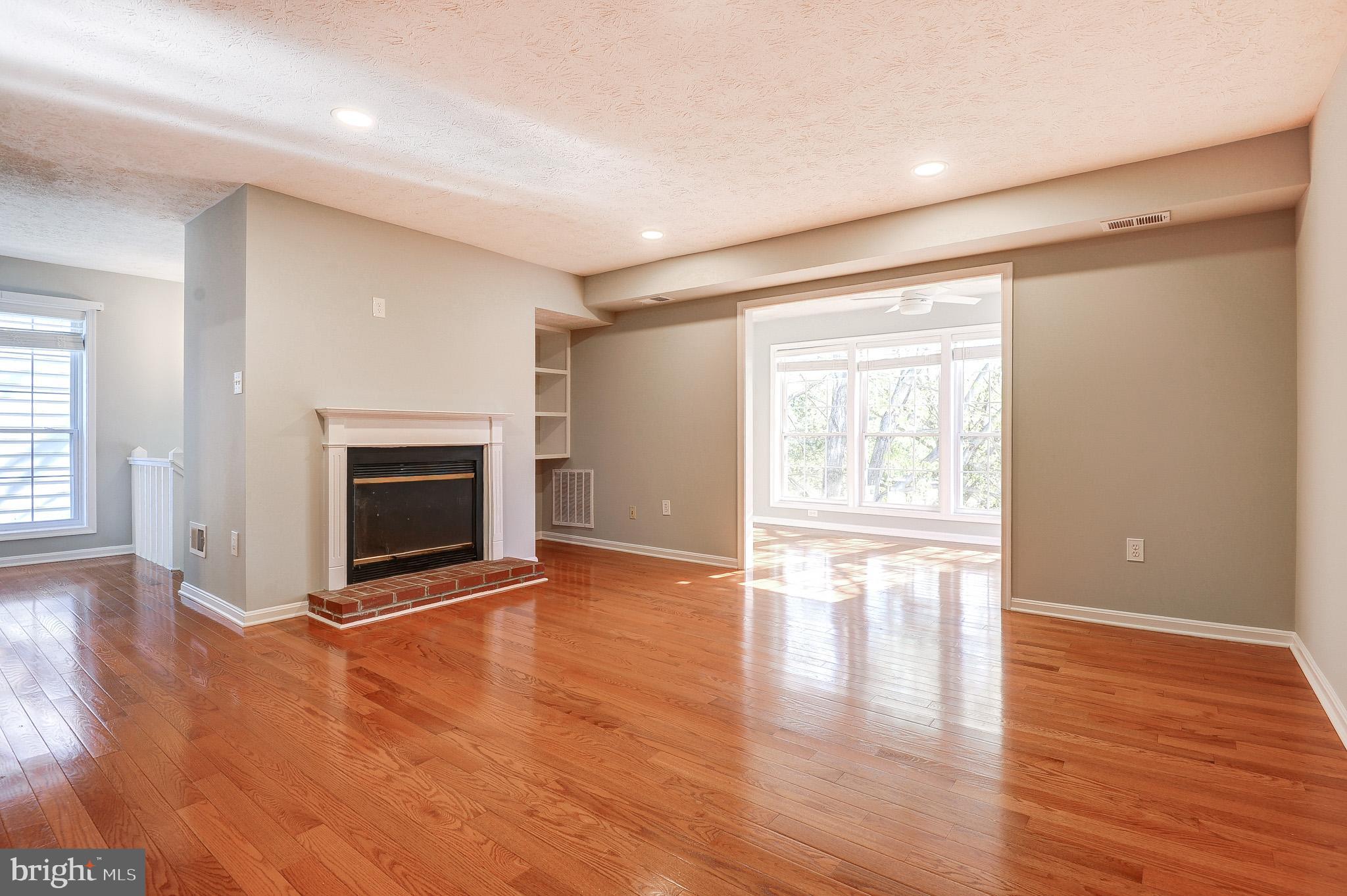 10087 Oakton Terrace Road Oakton, VA 22124 - Photo 3 of 37