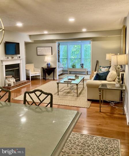 10087 Oakton Terrace Road Oakton, VA 22124 - Photo 4 of 37