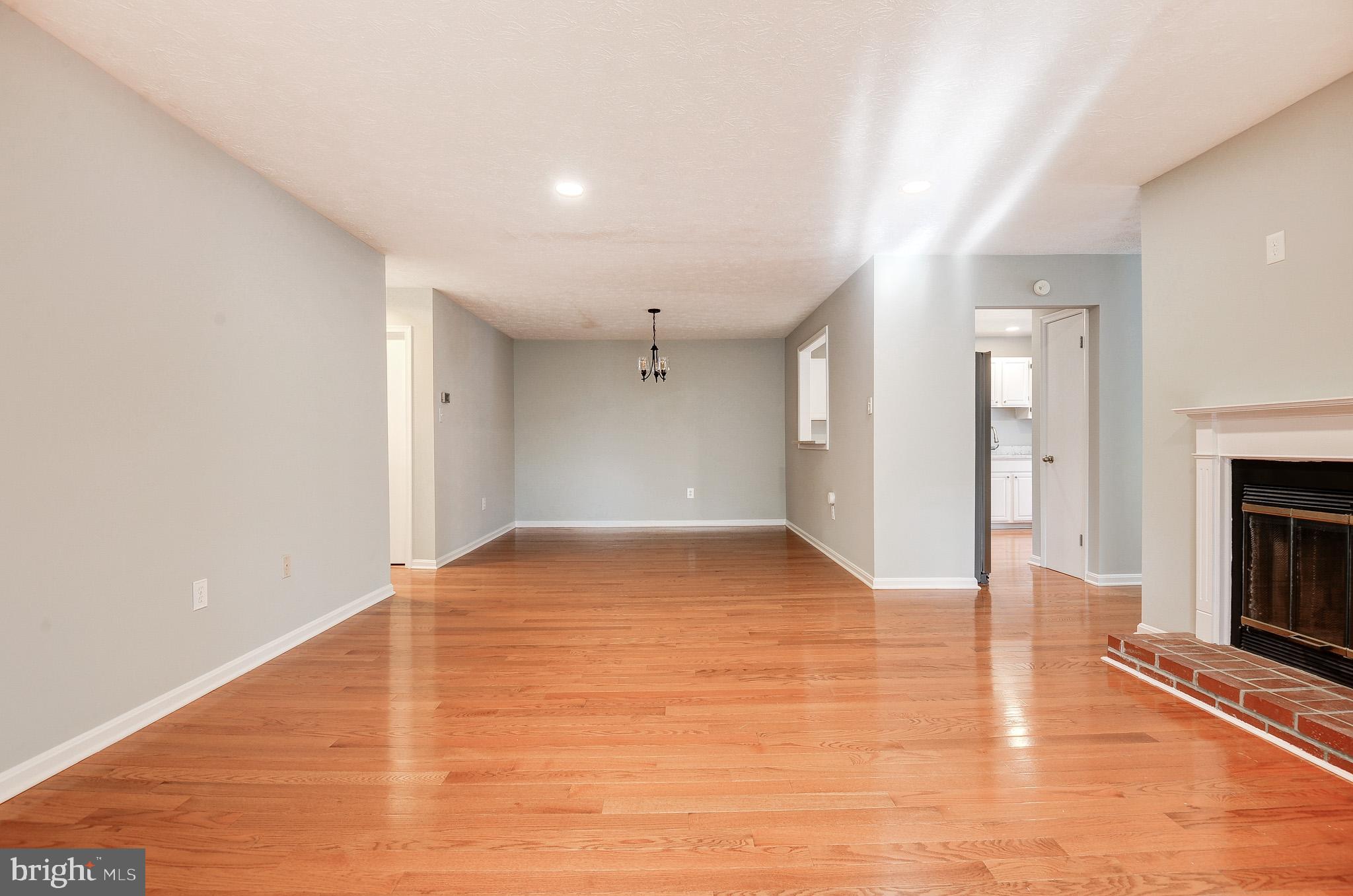 10087 Oakton Terrace Road Oakton, VA 22124 - Photo 5 of 37