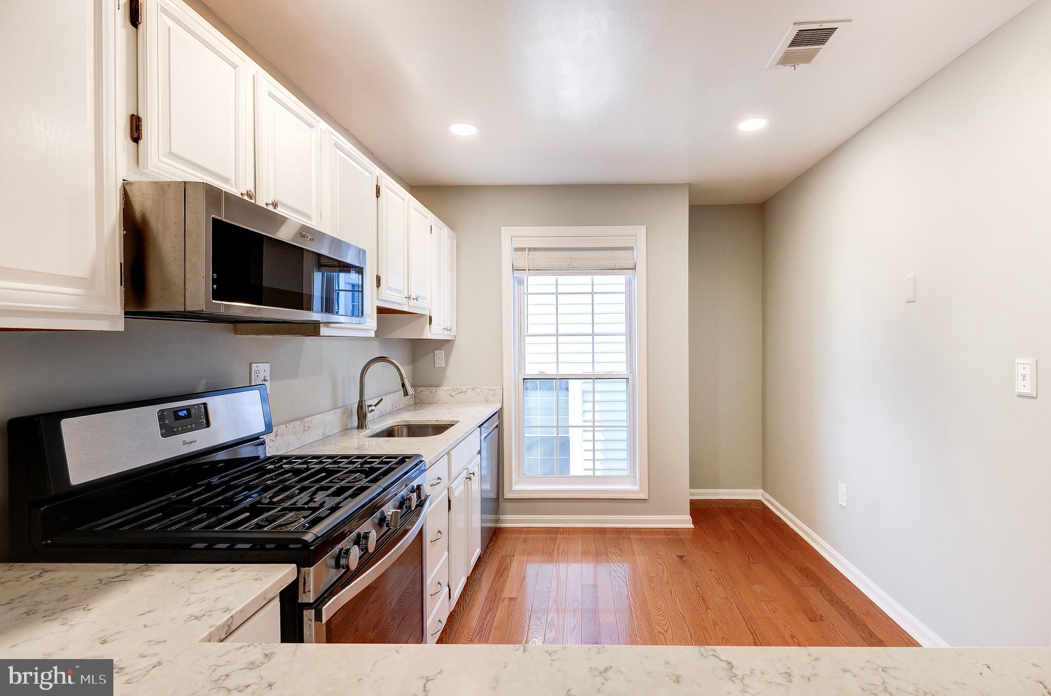 10087 Oakton Terrace Road Oakton, VA 22124 - Photo 8 of 37