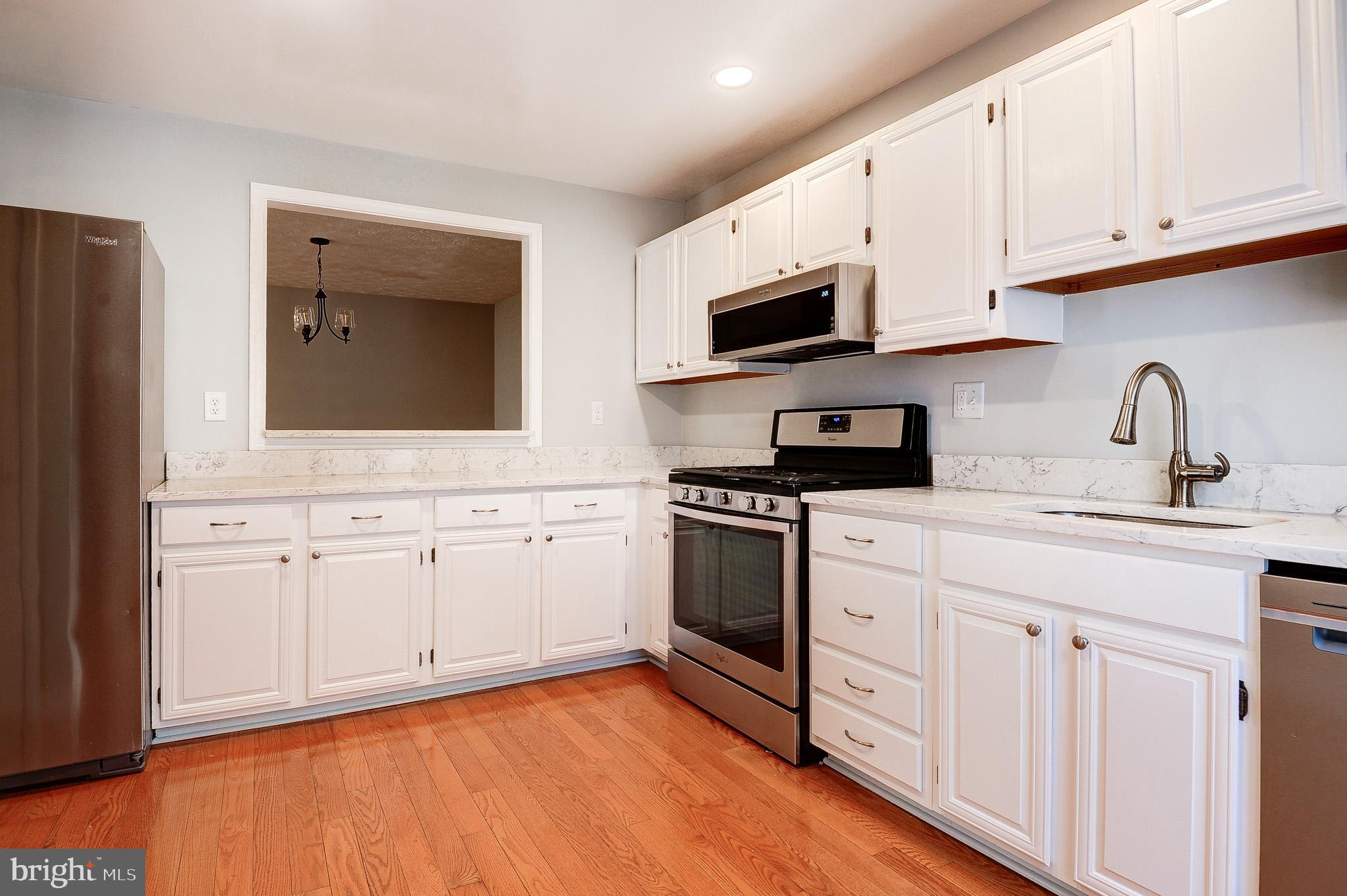 10087 Oakton Terrace Road Oakton, VA 22124 - Photo 9 of 37