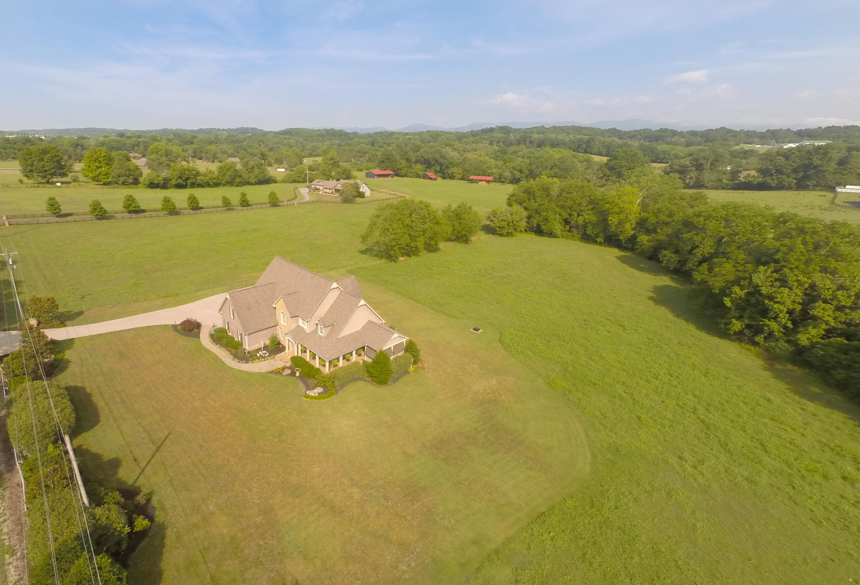 295 Brushy Valley Road Clinton, TN 37716 - Photo 3 of 40 + Air (2)