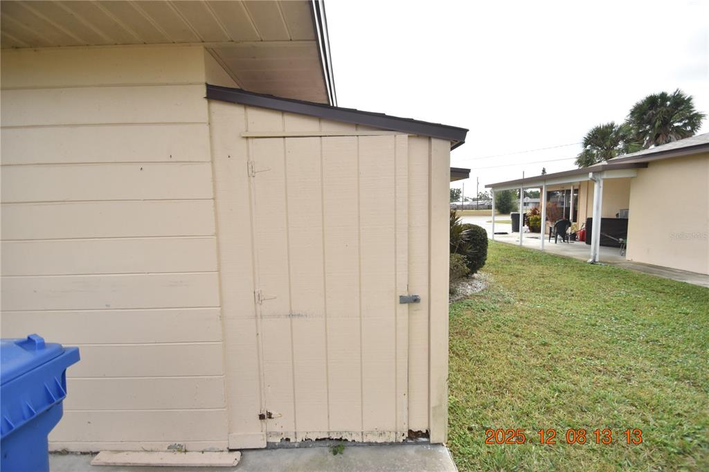 705 2nd Avenue Northwest, Unit B Ruskin, FL 33570 - Photo 26 of 29 a view of a house with backyard