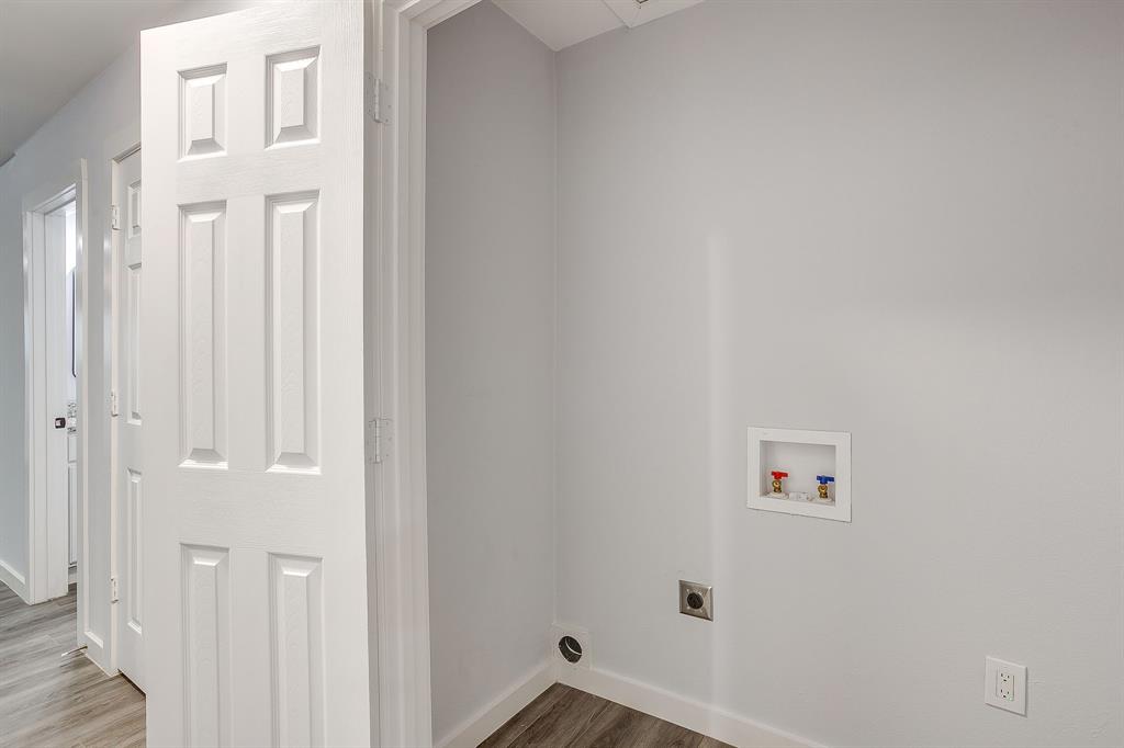 122 Kentucky Street Walnut Springs, TX 76690 - Photo 17 of 18 a view of a hallway with closet