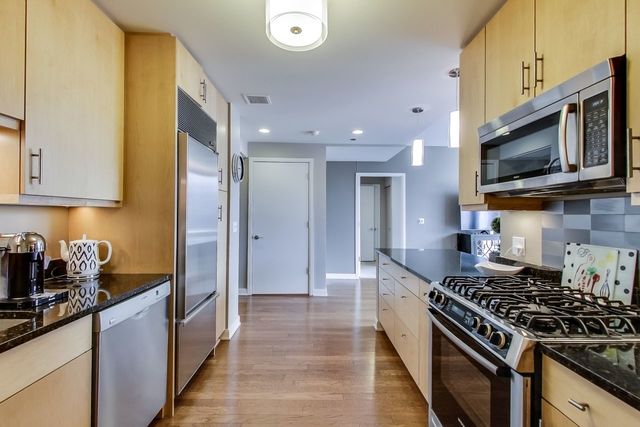 60 East Monroe Street, Unit 3606 Chicago, IL 60603 - Photo 7 of 30