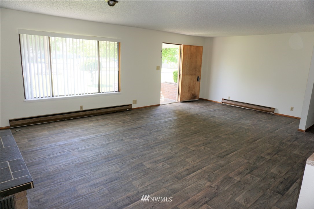 5607 Parker Road East Sumner, WA 98390 - Photo 3 of 21