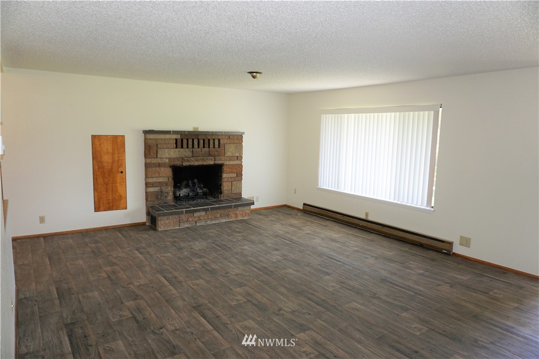 5607 Parker Road East Sumner, WA 98390 - Photo 4 of 21