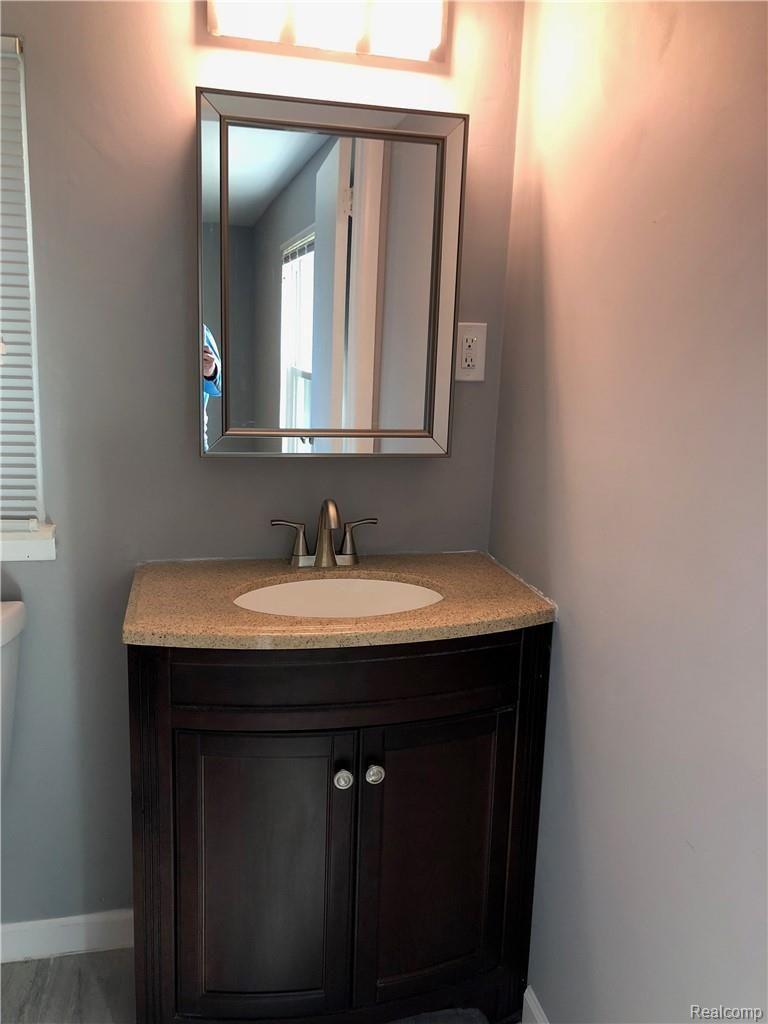 16941 Farmington Road Livonia, MI 48154 - Photo 14 of 24 IMG_5305.jpg