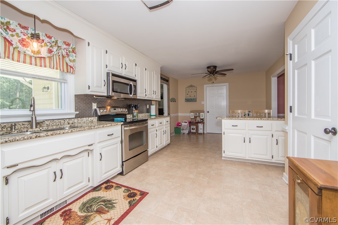 4007 Walters Drive Chester, VA 23831 - Photo 11 of 36 ISLAND BAR AREA, EAT-IN