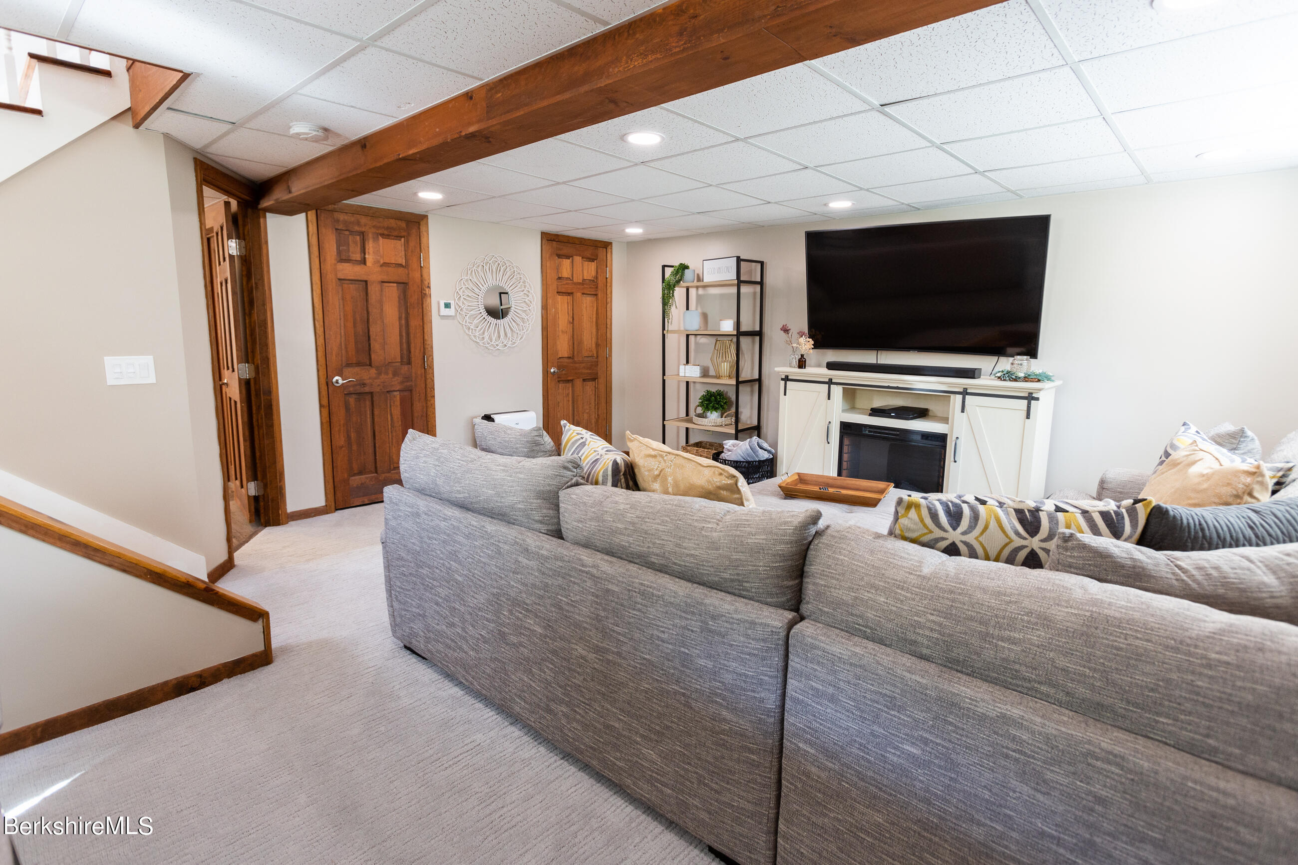 240 Partridge Road Pittsfield, MA 01201 - Photo 20 of 31 image-27
