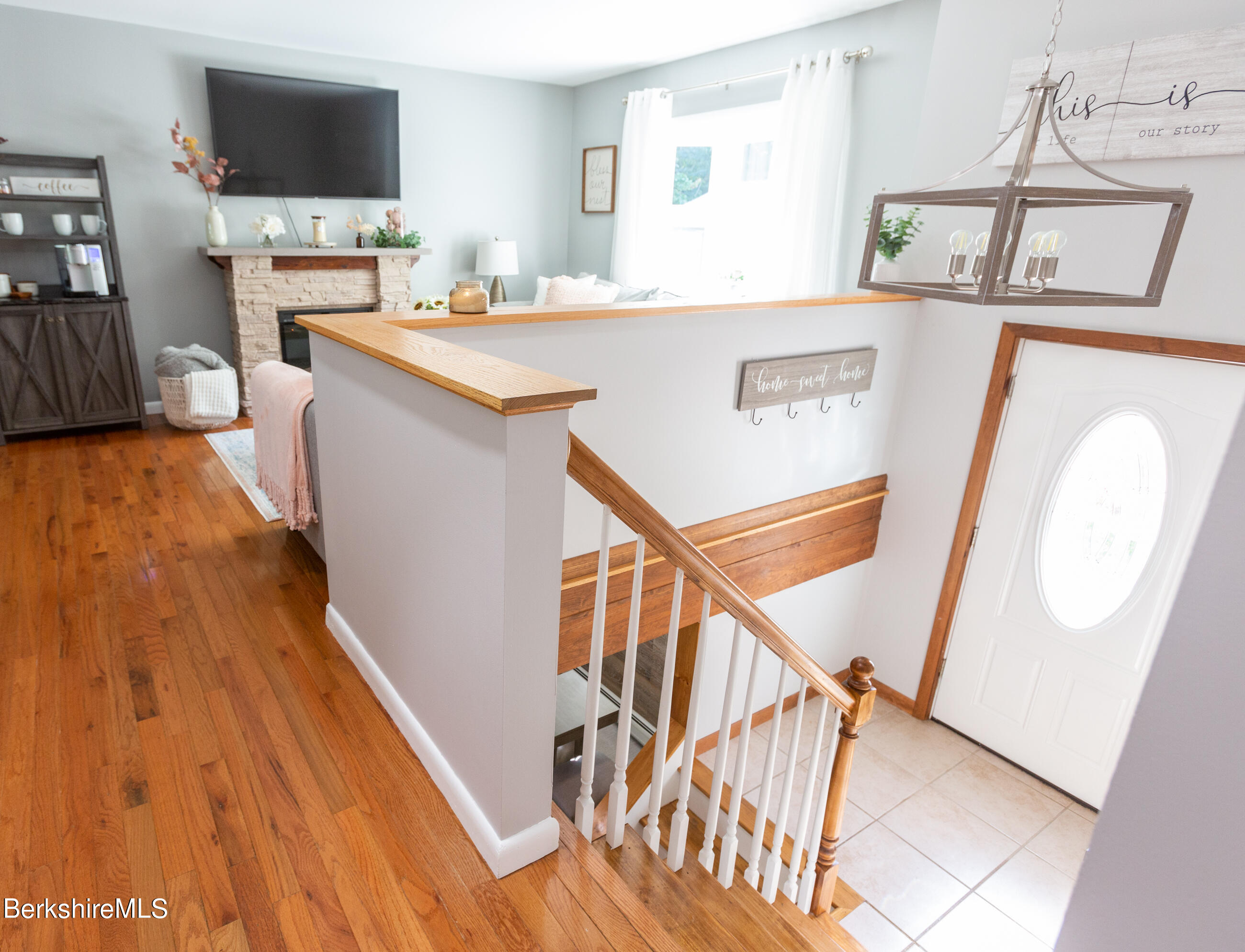 240 Partridge Road Pittsfield, MA 01201 - Photo 3 of 31 image-12