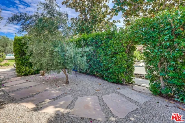 a view of front door with entryway