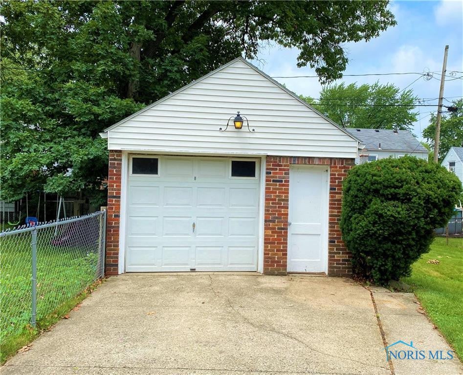 4135 Garrison Road Toledo, OH 43613 - Photo 2 of 26 Gallery Image 2