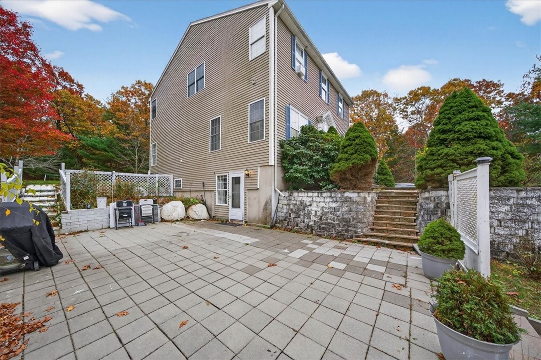 14 Audubon Lane Coventry, RI 02831 - Photo 5 of 41