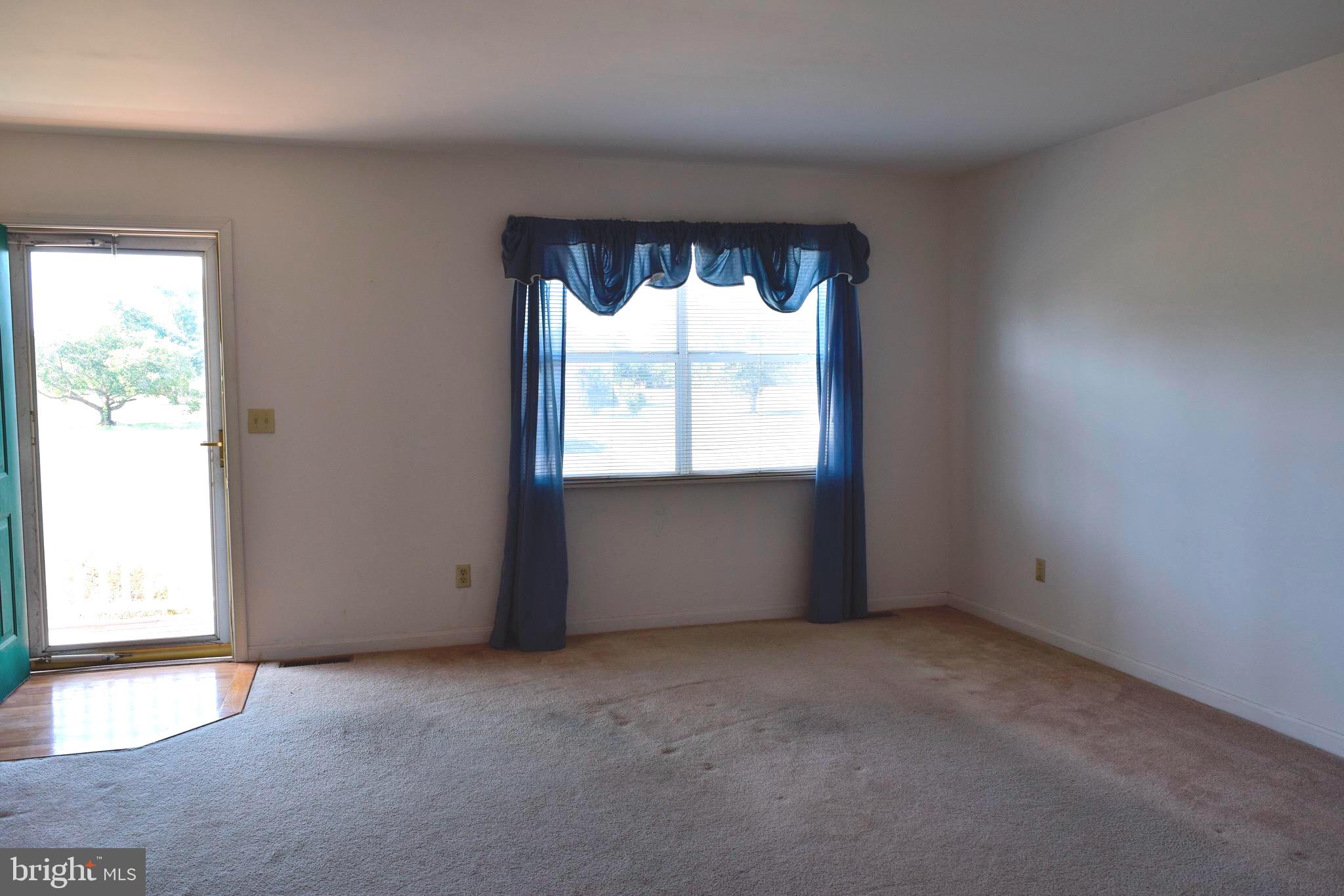 4310 Dolby Farm Road Hurlock, MD 21643 - Photo 8 of 23 Living room